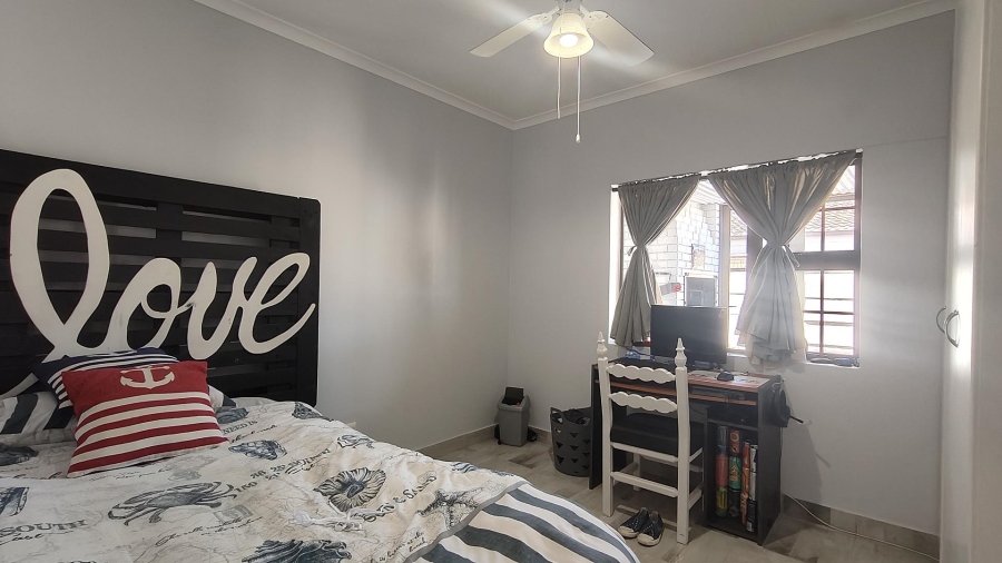 2 Bedroom Property for Sale in Hartenbos Central Western Cape